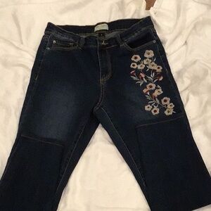 Sugar Magnolia Embroidered Jeans Size 8